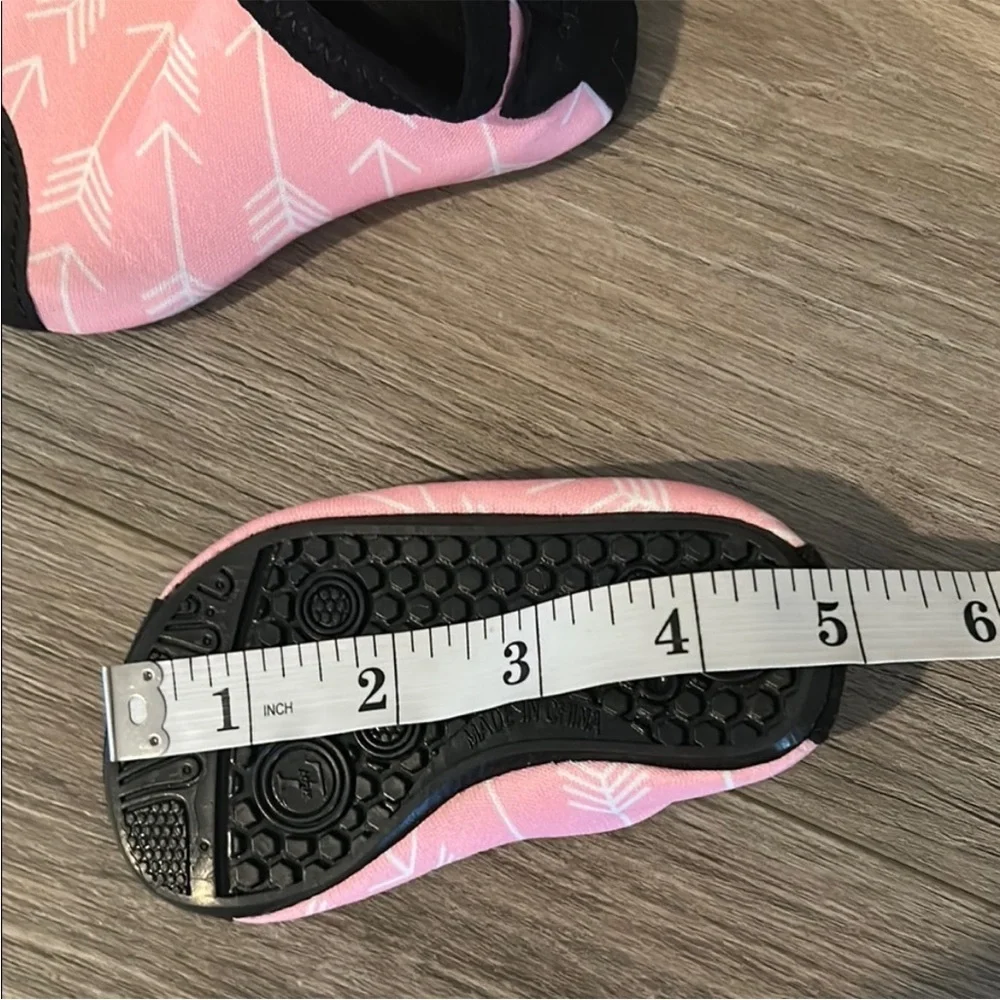 NWOT Pink Arrow‎ Toddler Girls Water Shoes Slip-on